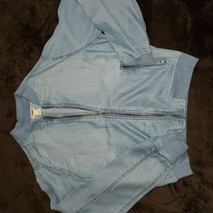 Light weight bluejean material jacket